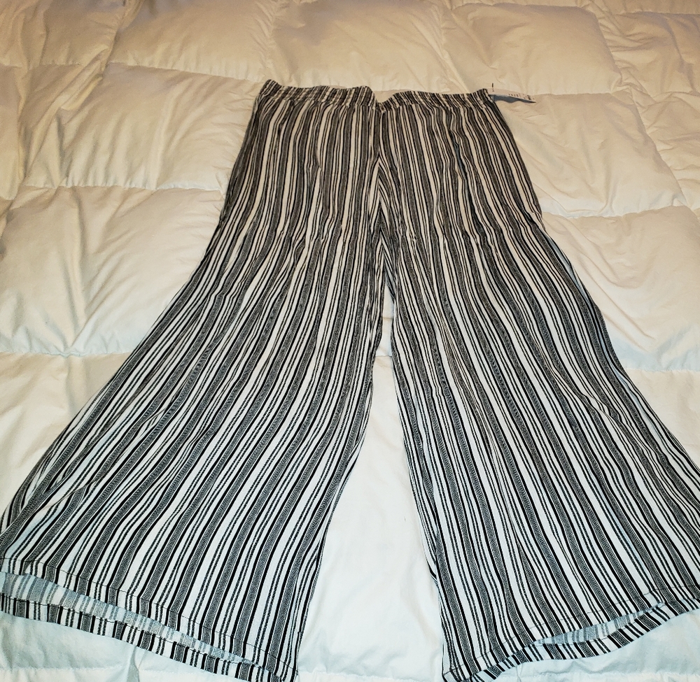 Apt. 9 Black and White Striped linen pants.